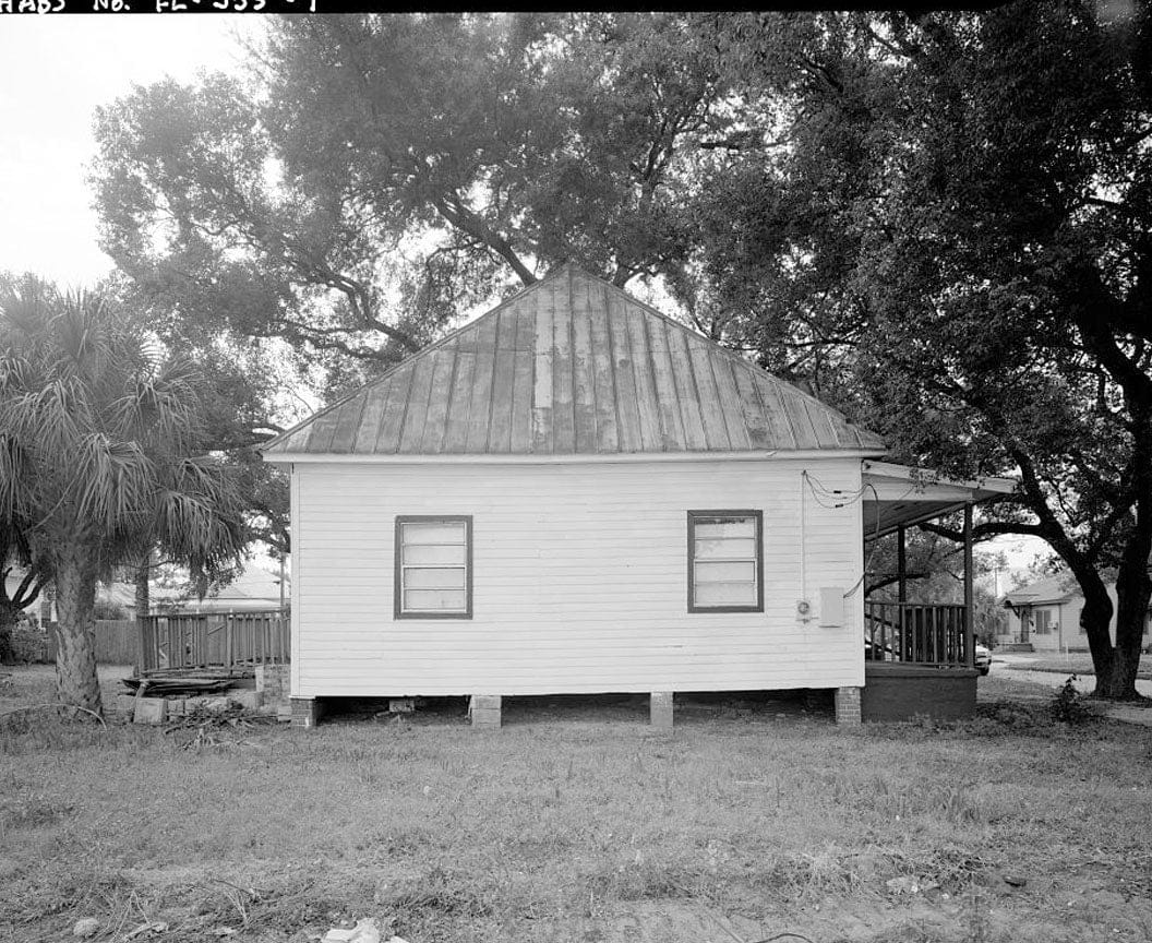 Historic Photo : Newport News & Old Point Railway & Electric Company, Trolley Barn & Administration Building, 3400 Victoria Boulevard, Hampton, Hampton, VA 4 Photograph