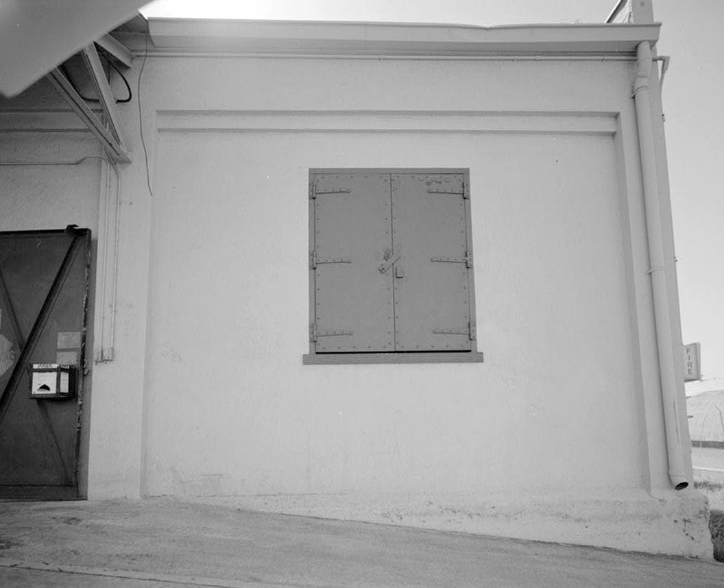 Historic Photo : U.S. Naval Base, Pearl Harbor, Magazine Building, Kuakua Avenue near Wharf S-20, Pearl City, Honolulu County, HI 4 Photograph