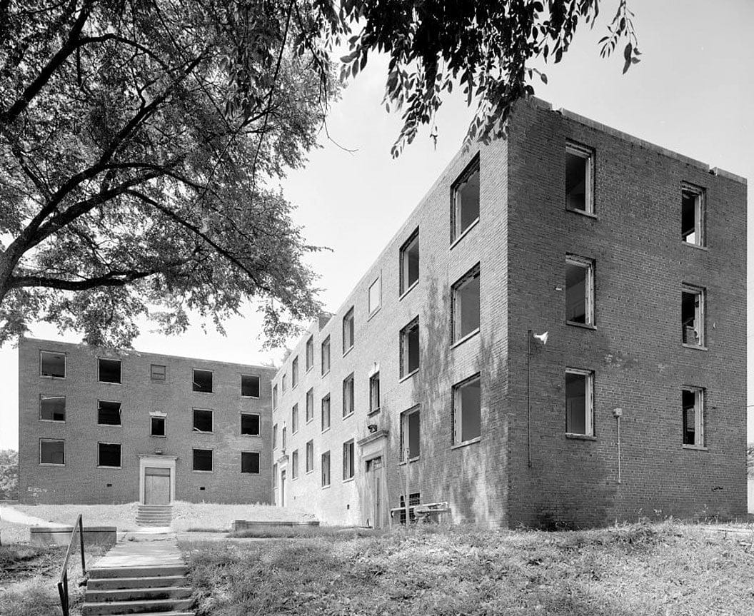 Historic Photo : Techwood Homes, Building No. 19, 562-568 Techwood Drive & 189-191 Merritts Avenue, Atlanta, Fulton County, GA 4 Photograph