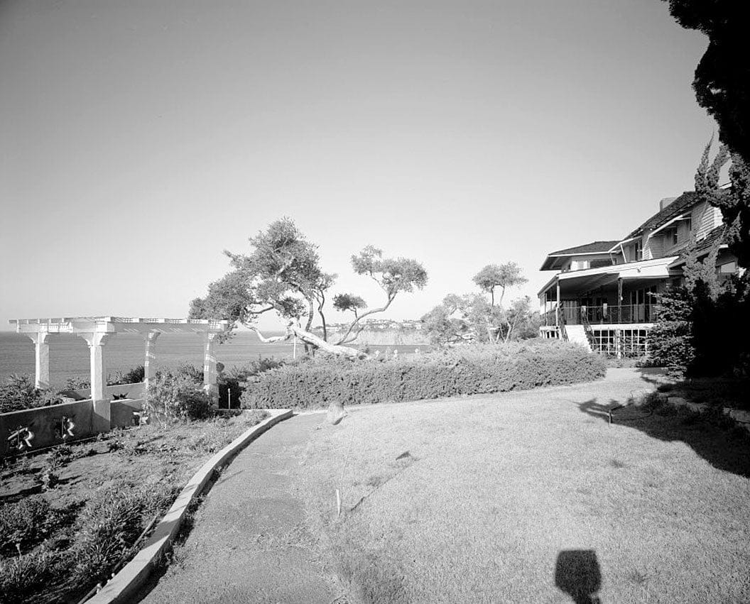 Historic Photo : Smithcliffs (House), 10010 North Coast Highway, Laguna Beach, Orange County, CA 1 Photograph
