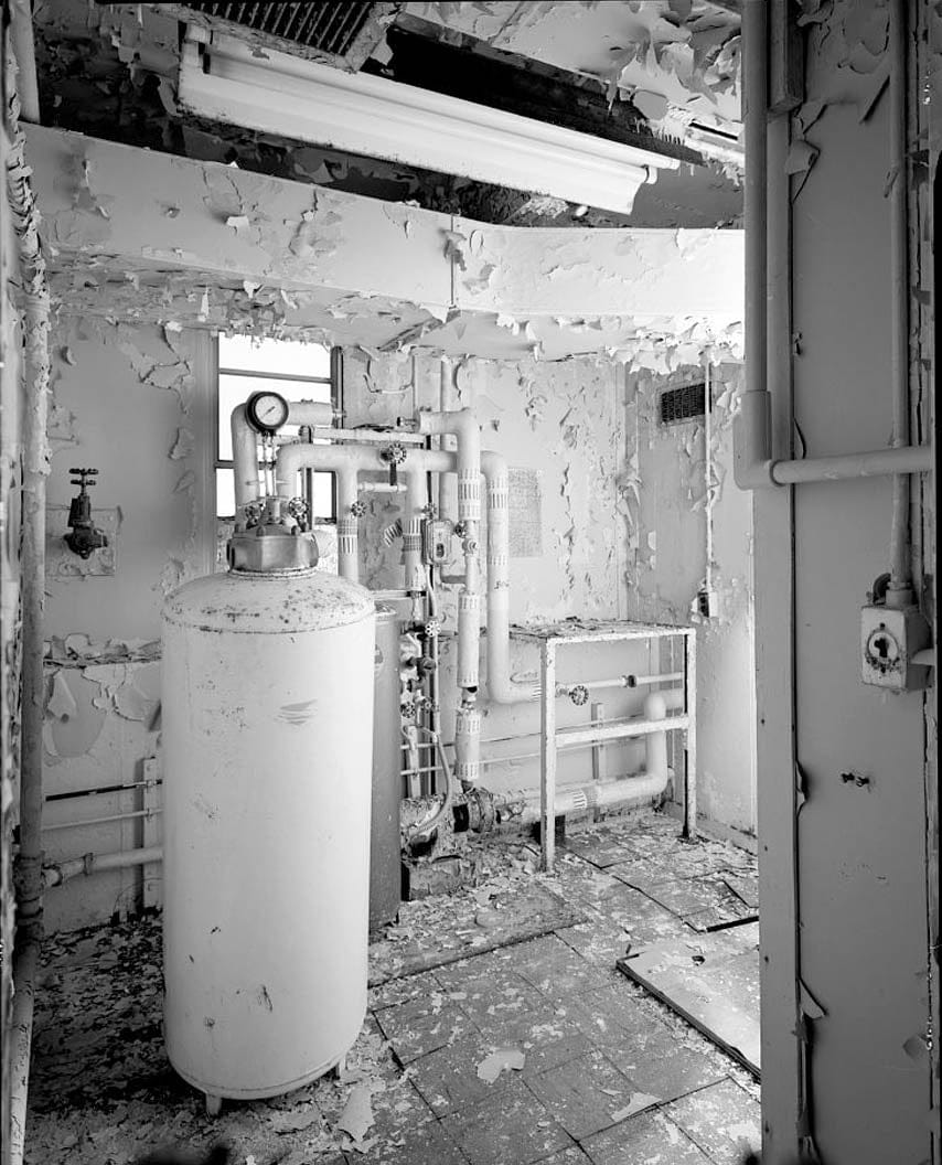 Historic Photo : POW-3 Distant Early Warning Line Station, Bullen Point, Prudhoe Bay, North Slope Borough, AK 73 Photograph