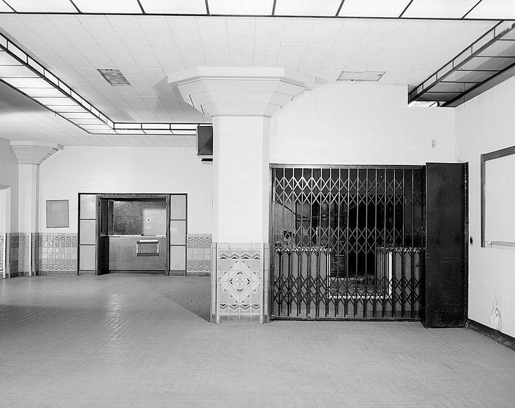 Historic Photo : Los Angeles Union Passenger Terminal, Tracks & Shed, 800 North Alameda Street, Los Angeles, Los Angeles County, CA 4 Photograph