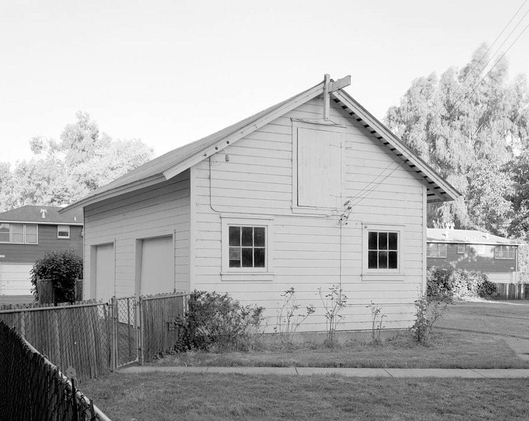 Historic Photo : Mare Island Naval Shipyard, Quarters E Garage, Walnut Avenue behind Quarters E, west side between Ninth & Tenth Streets, Vallejo, Solano County, CA 1 Photograph