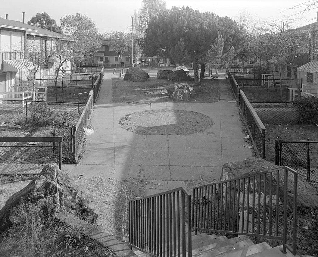 Easter Hill Village, Bordered by South Twenty-sixth Street, South Twenty-eighth Street, Hinkley Avenue, Foothill Avenue & Corto Square, Richmond, Contra Costa County, CA 14