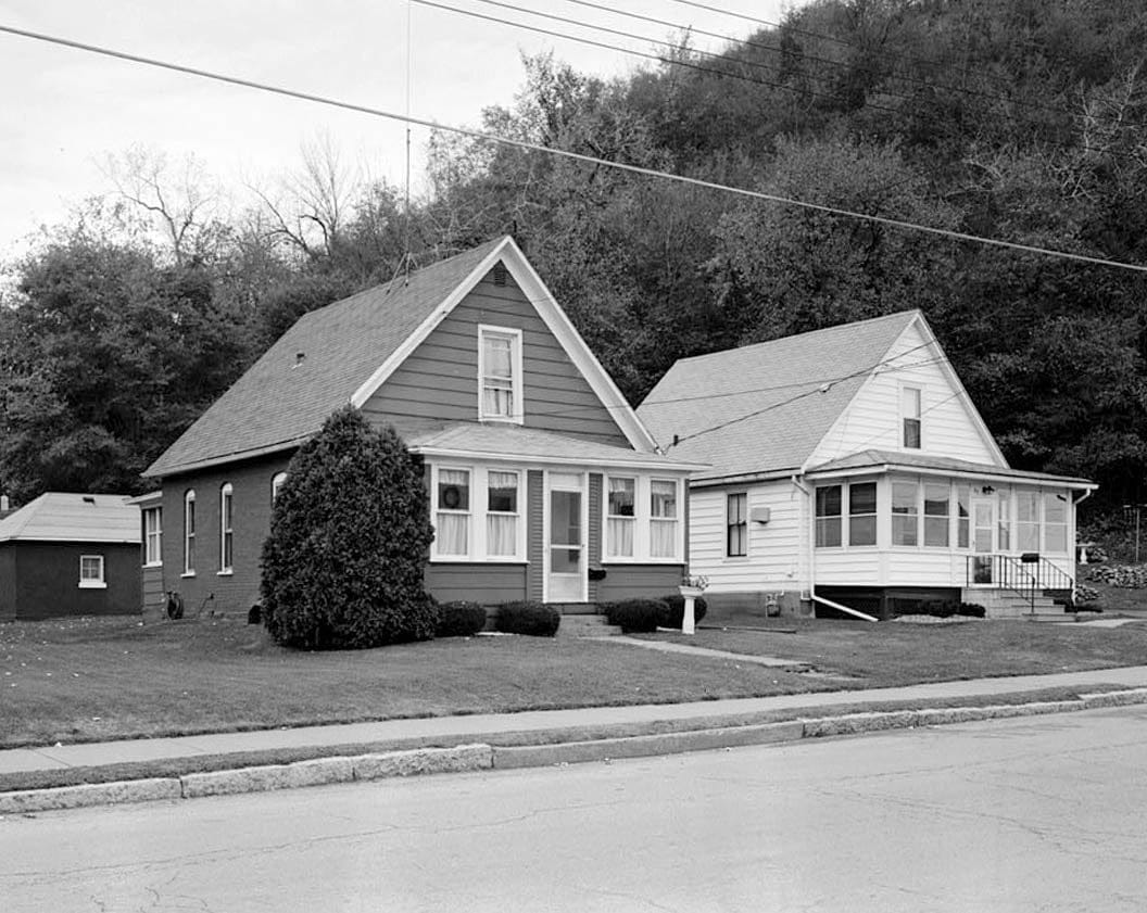 Historic Photo : Workingmen's Houses, Locust, South Locust & Dodge Streets & Southern Avenue, Dubuque, Dubuque County, IA 14 Photograph