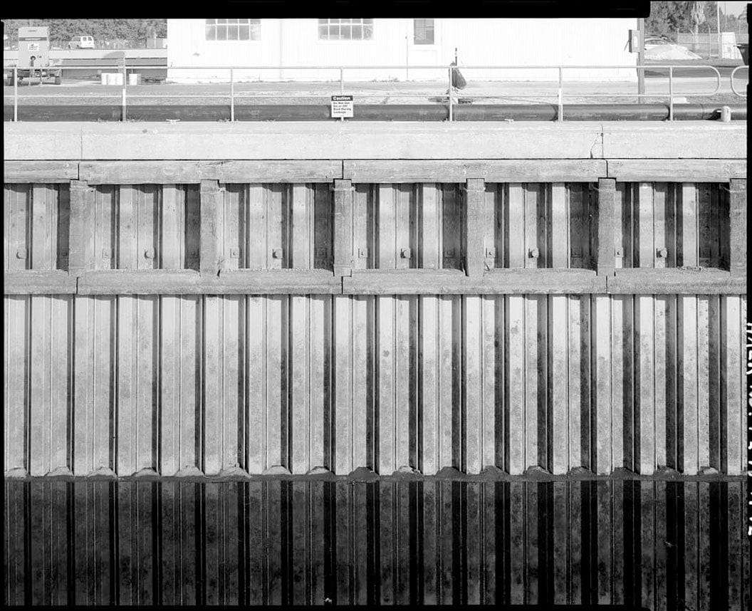 Historic Photo : Moore Haven Lock, Hurricane Gate No. 1, Cross-State Canal, Okeechobee Intracoastal Waterway, Moore Haven, Glades County, FL 9 Photograph