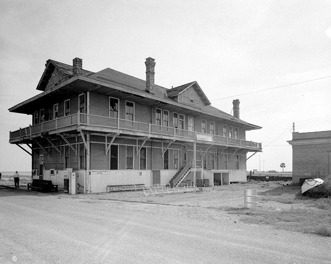 Historic Photo : Louisville & Nashville Railroad, Marine Terminal, 207 East Main Street, Pensacola, Escambia County, FL 1 Photograph