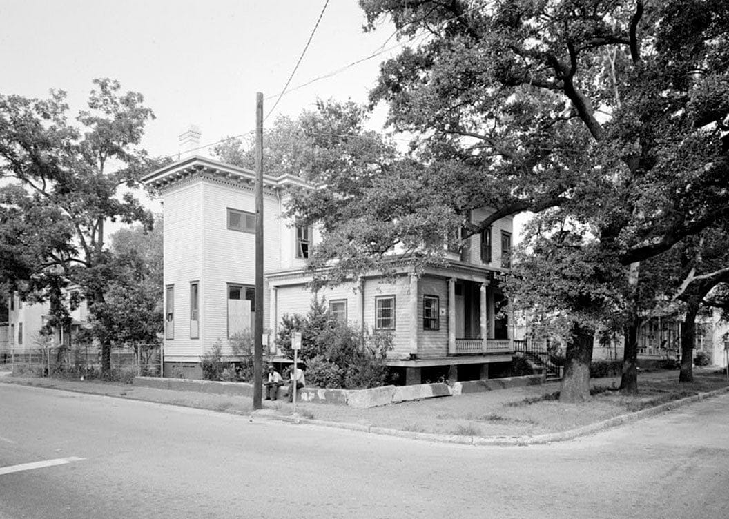 Historic Photo : Savannah Victorian Historic District, Bounded by Gwinnett, East Broad, West Broad Street & Anderson Lane, Savannah, Chatham County, GA 2 Photograph