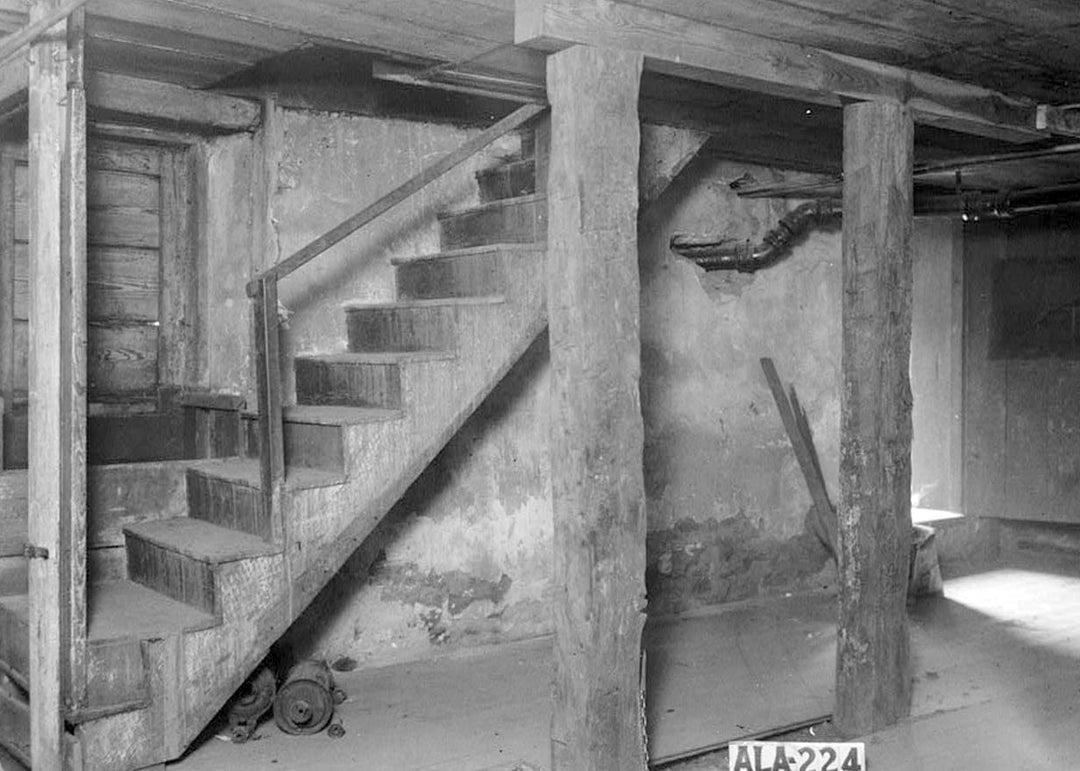 Historic Photo : Duffies Tavern, 2800 Twenty-eighth Avenue, Tuscaloosa, Tuscaloosa County, AL 1 Photograph