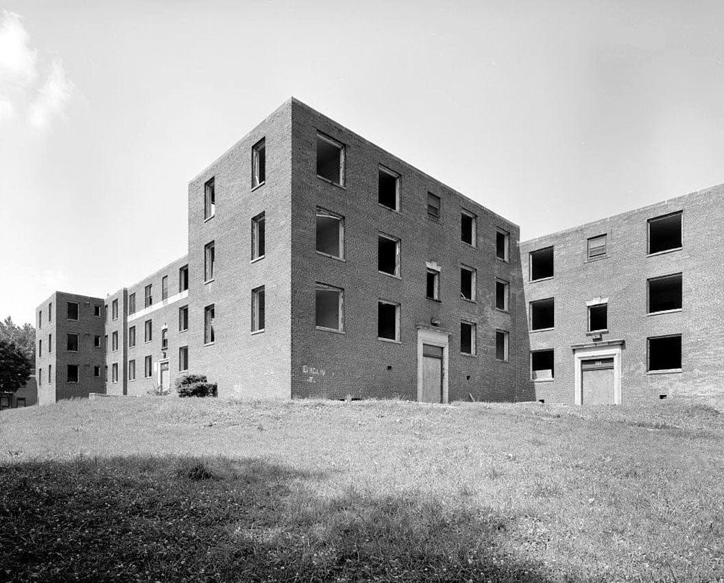 Historic Photo : Techwood Homes, Building No. 19, 562-568 Techwood Drive & 189-191 Merritts Avenue, Atlanta, Fulton County, GA 3 Photograph