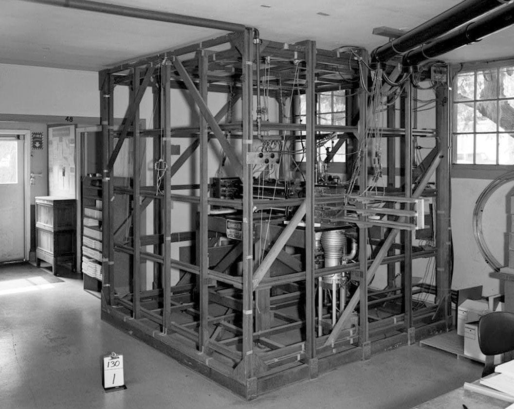 Historic Photo : U.S. Geological Survey, Rock Magnetics Laboratory, 345 Middlefield Road, Menlo Park, San Mateo County, CA 3 Photograph