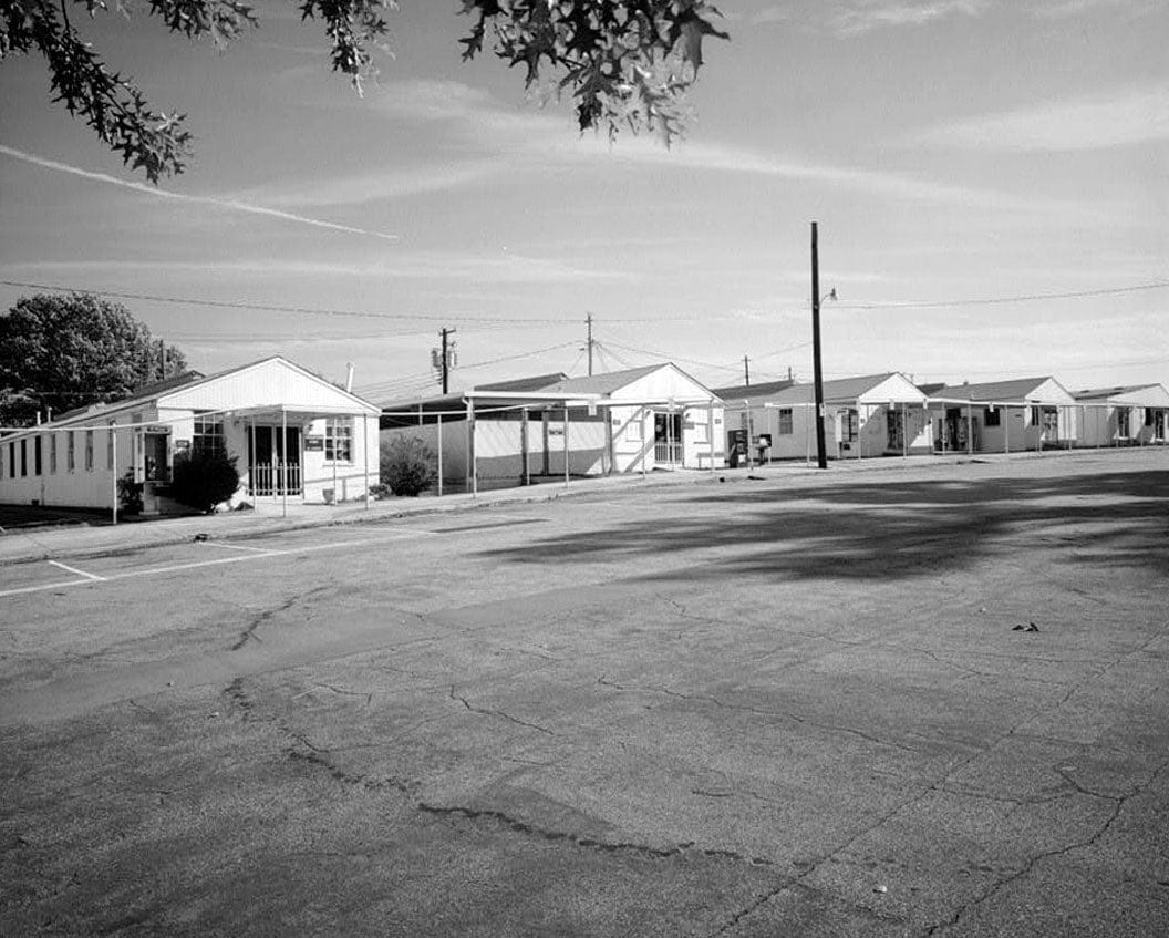 Historic Photo : Fort McPherson, World War II Station Hospital, Structures, Bordered by Hardee & Thorne Avenues & Howe Street, Atlanta, Fulton County, GA 4 Photograph
