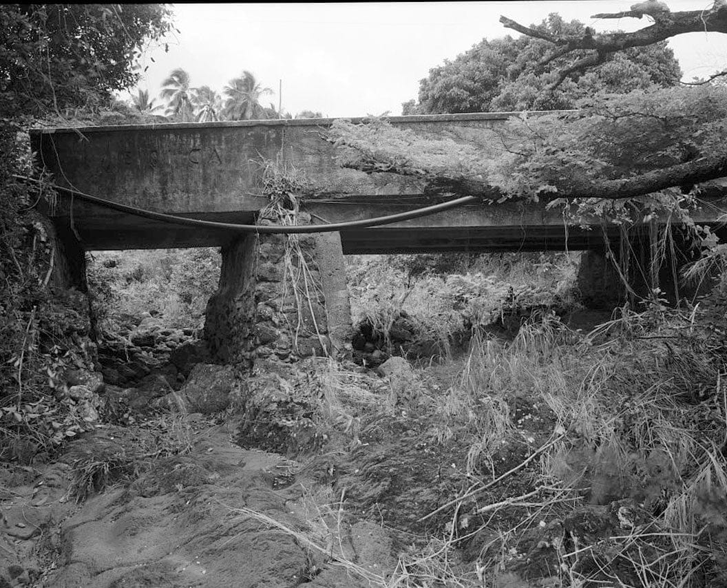 Historic Photo : Papaahawahawa Bridge, Spanning Papaahawahawa Gulch at Pi'ilani Highway, Kipahulu, Maui County, HI 1 Photograph