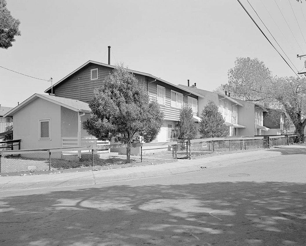 Historic Photo : Easter Hill Village, Building No. 25, North side of South Twenty-sixth Street, opposite Corto Square, Richmond, Contra Costa County, CA 3 Photograph