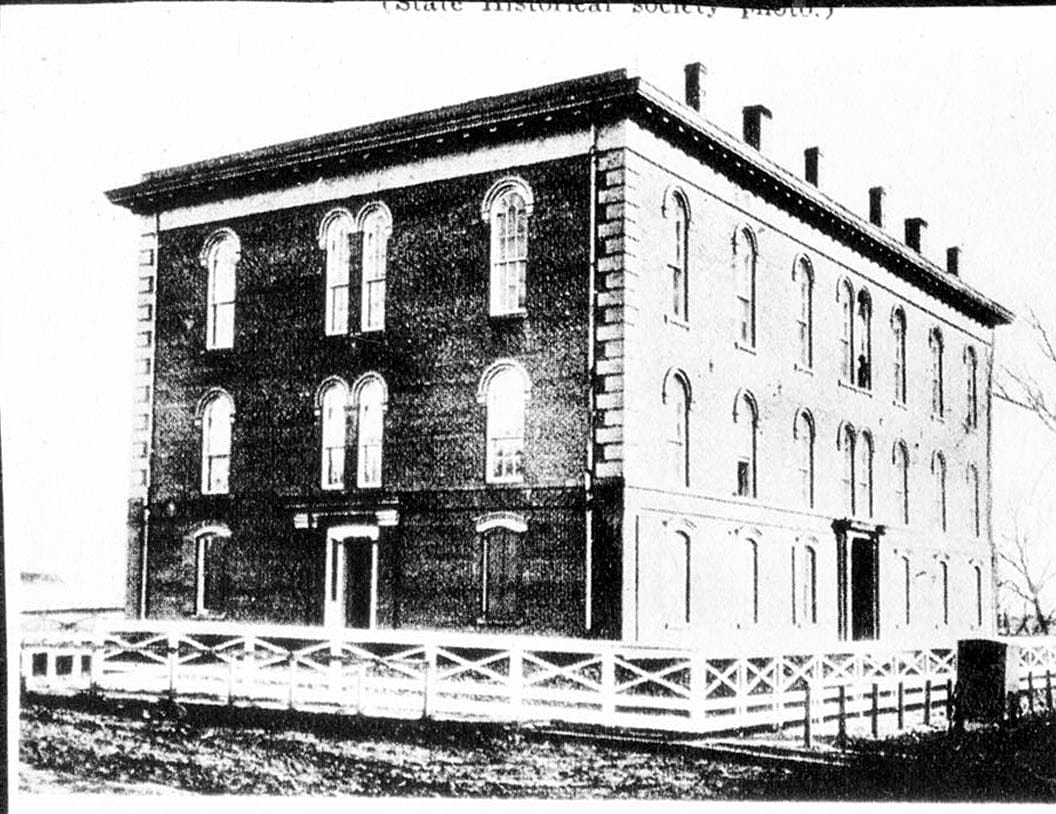 Historic Photo : Temporary Capitol (Second State Capitol), Site of Soldiers & Sailors Monument, Des Moines, Polk County, IA 1 Photograph