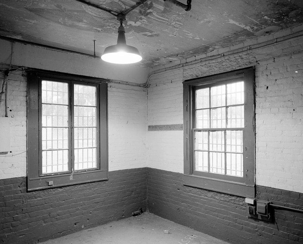 Historic Photo : Mare Island Naval Shipyard, Marine Prison, Suisun Avenue, west side between Mesa Road & San Pablo, Vallejo, Solano County, CA 4 Photograph