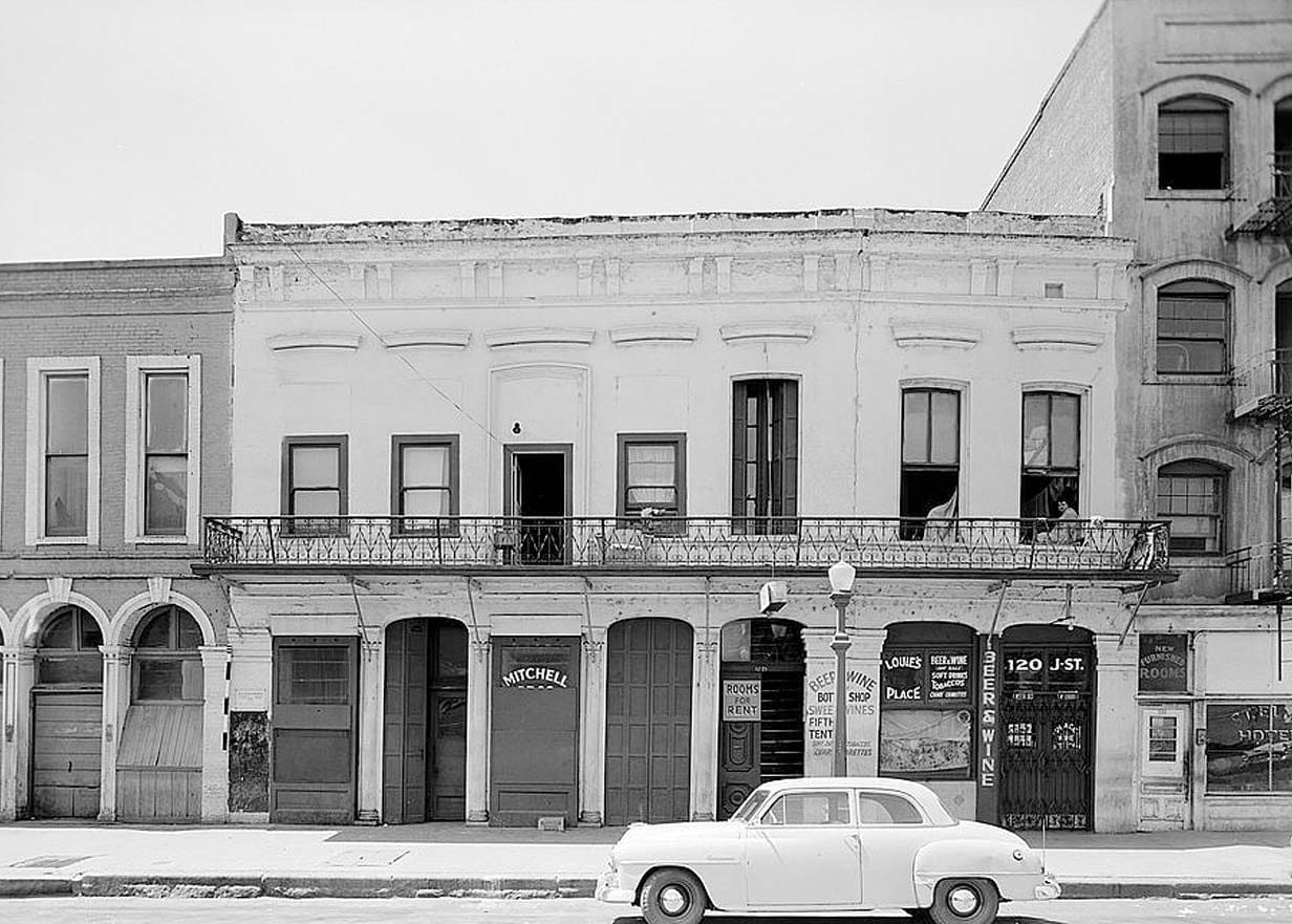 Historic Photo : Pioneer Hall & Bakery, 120-124 J Street, Sacramento, Sacramento County, CA 1 Photograph