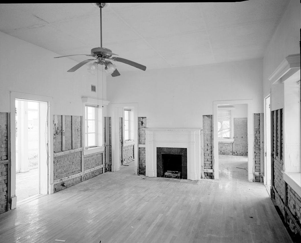 Historic Photo : U.S. Naval Air Station, Senior Officers' Quarters Q-2, Q-2 North Avenue, Pensacola, Escambia County, FL 2 Photograph
