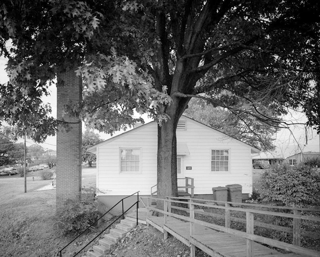Historic Photo : Fort McPherson, World War II Station Hospital, Nurses' Quarters, Anderson Way, Atlanta, Fulton County, GA 1 Photograph