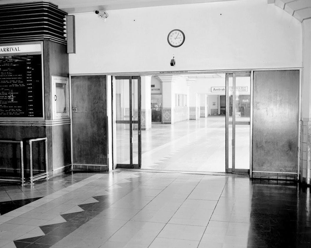 Historic Photo : Los Angeles Union Passenger Terminal, Tracks & Shed, 800 North Alameda Street, Los Angeles, Los Angeles County, CA 15 Photograph