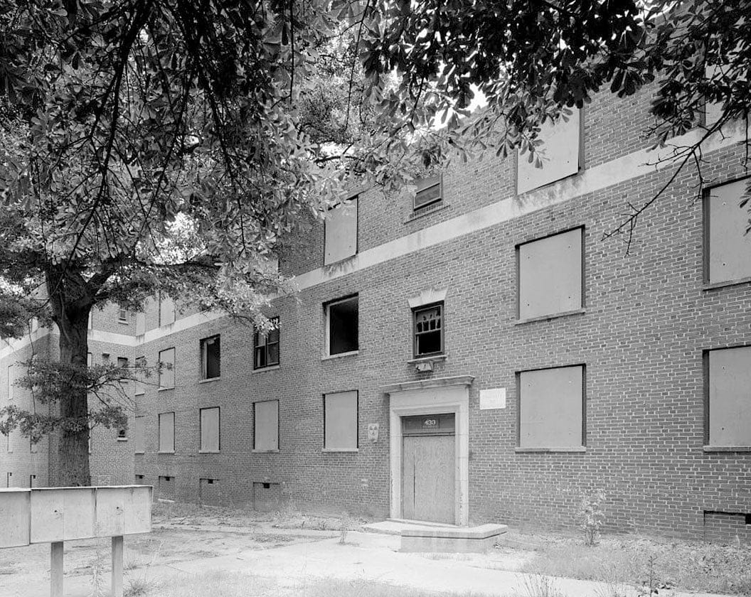 Historic Photo : Techwood Homes, Building No. 7, 433 Techwood Drive & 120-126 Hunnicutt Street, Atlanta, Fulton County, GA 1 Photograph