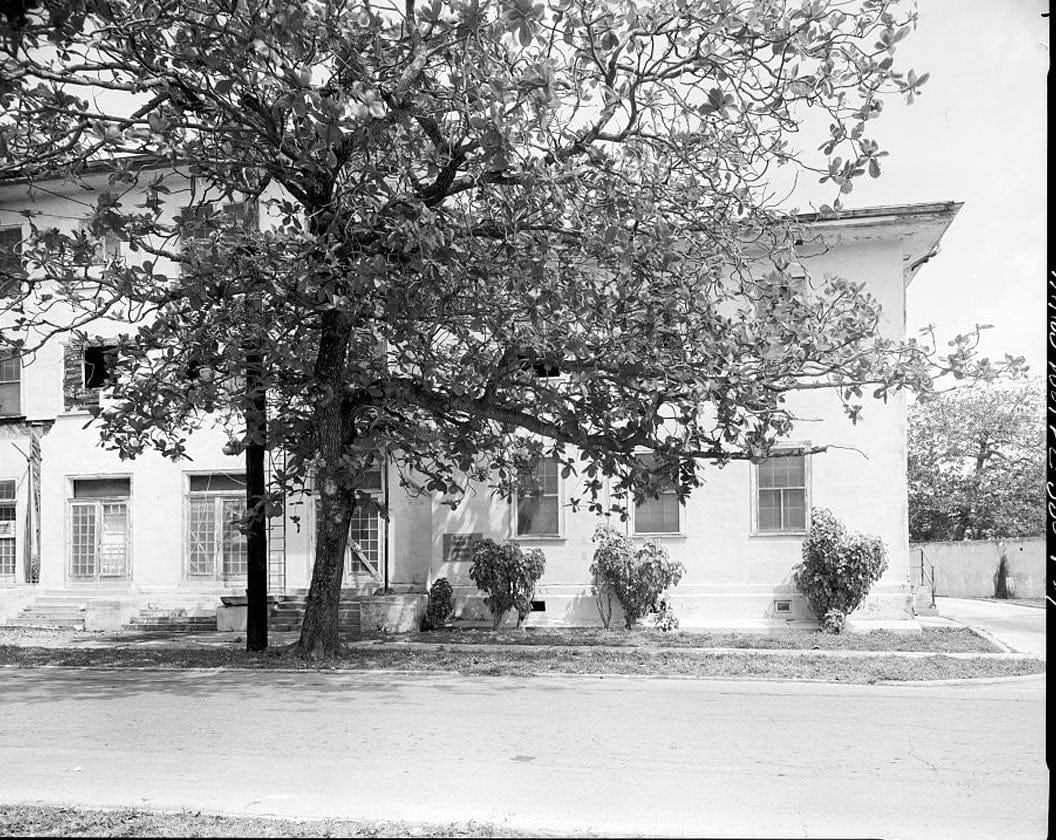 Historic Photo : Naval Air Station Key West, Truman Annex, Seaman's Barracks, Key West, Monroe County, FL 1 Photograph