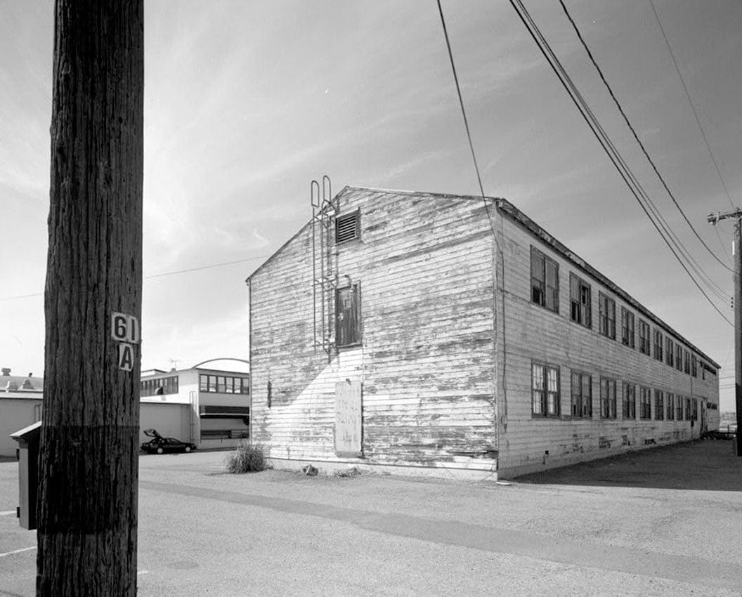 Historic Photo : Oakland Naval Supply Center, Barracks, Off East K Street between Twelfth & Thirteenth Streets, Oakland, Alameda County, CA 1 Photograph
