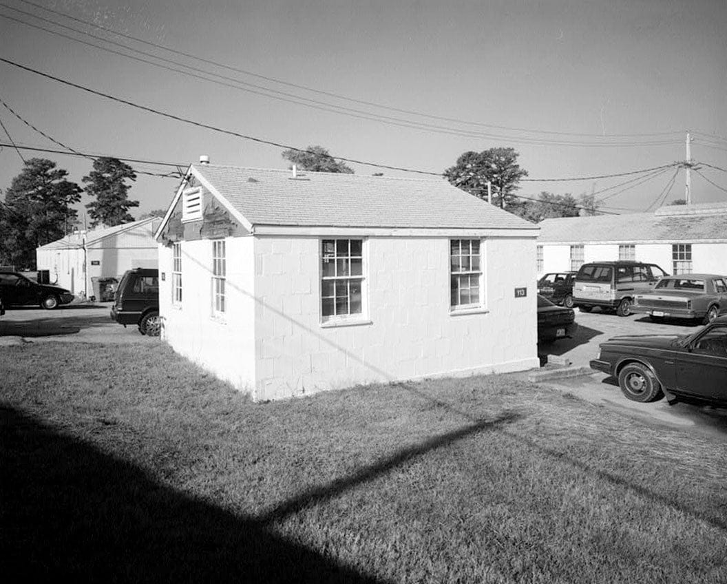 Historic Photo : Fort McPherson, World War II Station Hospital, G. U. Treatment Unit Lavatory, Thorne & Hood Avenues, Atlanta, Fulton County, GA 4 Photograph