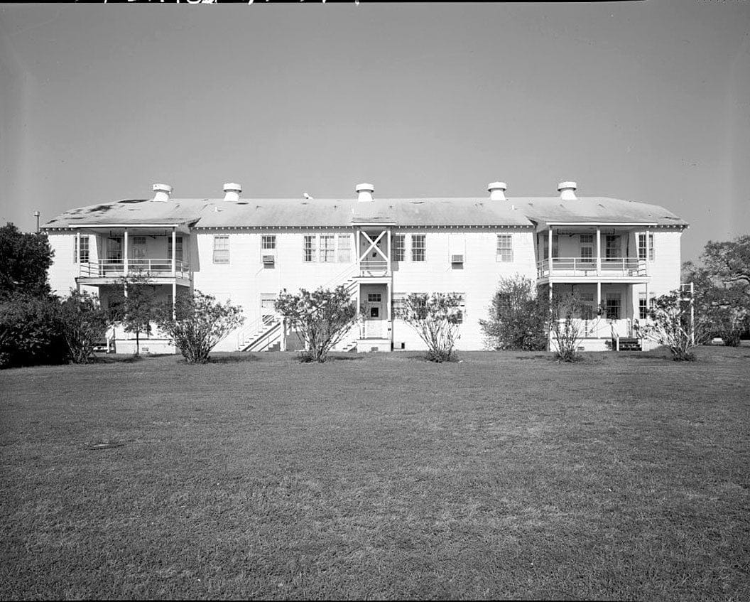 Historic Photo : U.S. Naval Air Station, Lodge, Southeast corner of West and North Avenues, Pensacola, Escambia County, FL 1 Photograph
