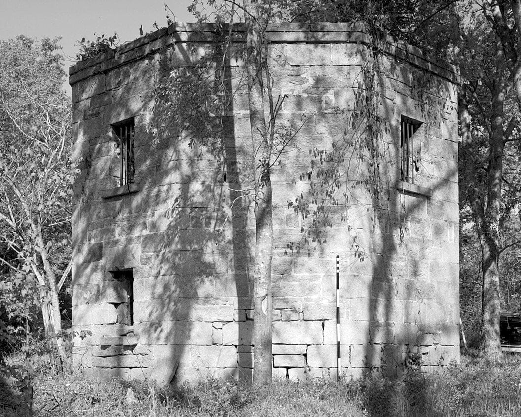 Historic Photo : Granite Hill Plantation, Provision House, South side of State Route 16, 1.3 miles northeast of Sparta, Sparta, Hancock County, GA 2 Photograph