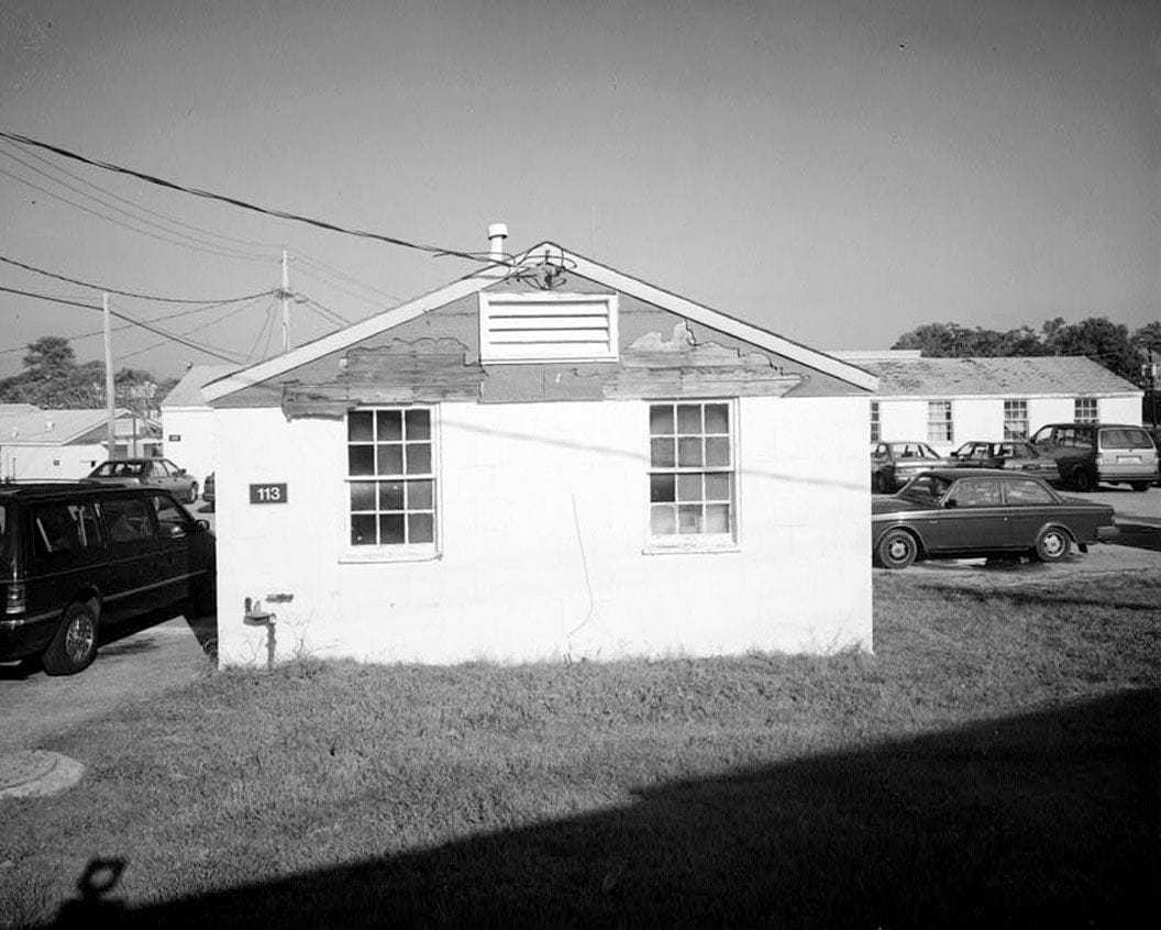 Historic Photo : Fort McPherson, World War II Station Hospital, G. U. Treatment Unit Lavatory, Thorne & Hood Avenues, Atlanta, Fulton County, GA 2 Photograph
