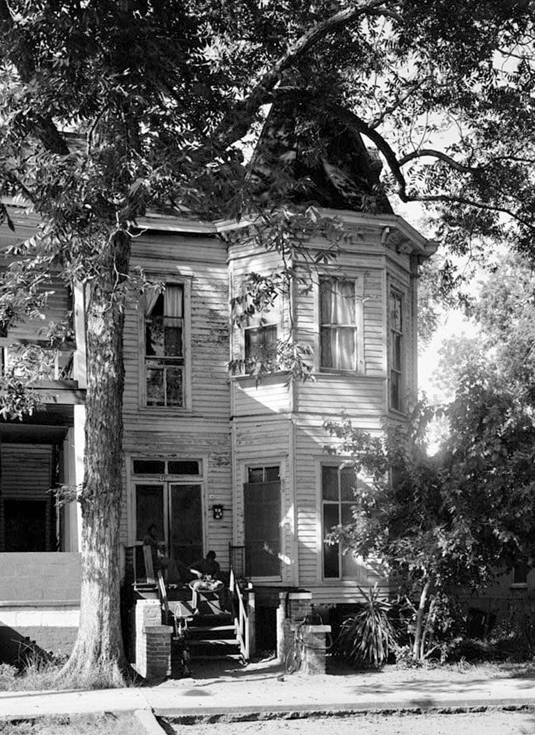 Historic Photo : Savannah Victorian Historic District, Bounded by Gwinnett, East Broad, West Broad Street & Anderson Lane, Savannah, Chatham County, GA 74 Photograph
