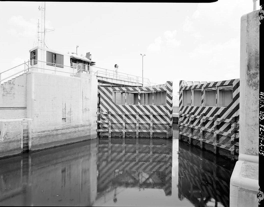 Historic Photo : Moore Haven Lock, Hurricane Gate No. 1, Cross-State Canal, Okeechobee Intracoastal Waterway, Moore Haven, Glades County, FL 4 Photograph