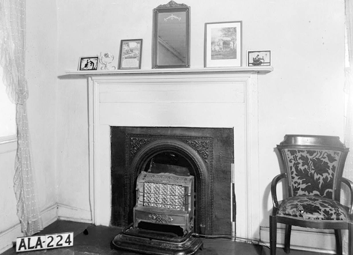 Historic Photo : Duffies Tavern, 2800 Twenty-eighth Avenue, Tuscaloosa, Tuscaloosa County, AL 4 Photograph