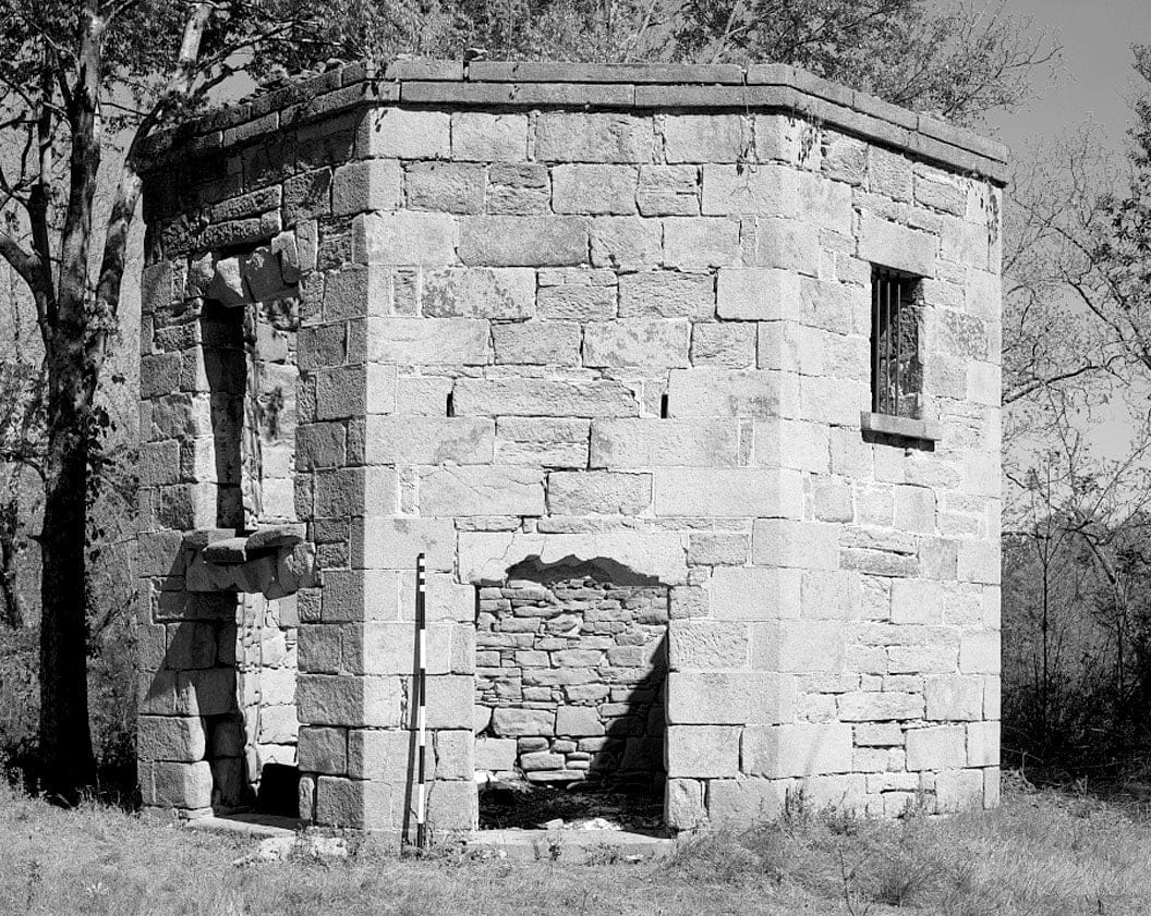 Historic Photo : Granite Hill Plantation, Provision House, South side of State Route 16, 1.3 miles northeast of Sparta, Sparta, Hancock County, GA 1 Photograph