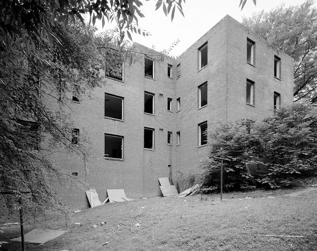 Historic Photo : Techwood Homes, Building No. 13, 462-468 Techwood Drive & 157-161 Hunnicutt Street, Atlanta, Fulton County, GA 1 Photograph