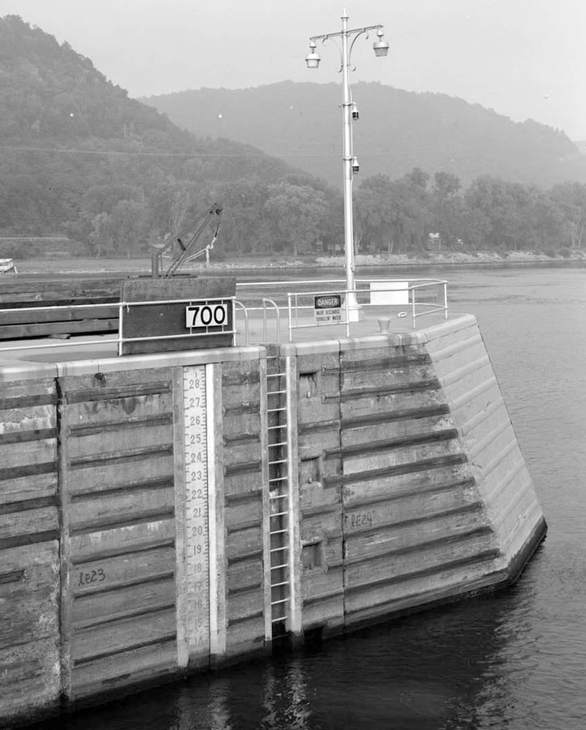 Historic Photo : Upper Mississippi River 9-Foot Channel, Lock & Dam No. 10, Guttenberg, Clayton County, IA 100 Photograph