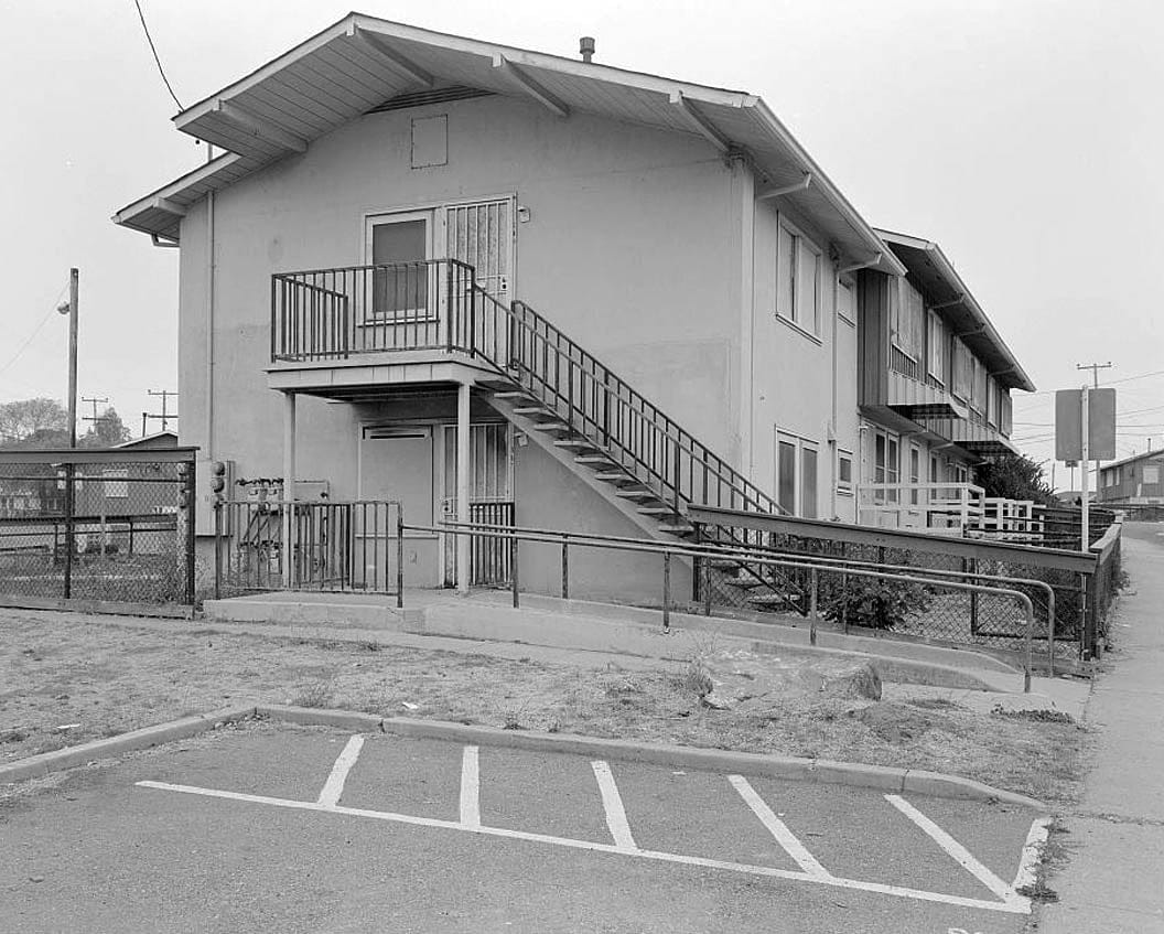 Historic Photo : Easter Hill Village, Building No. 46, West side of South Twenty-eighth Street, north of Hinkley Avenue, Richmond, Contra Costa County, CA 4 Photograph