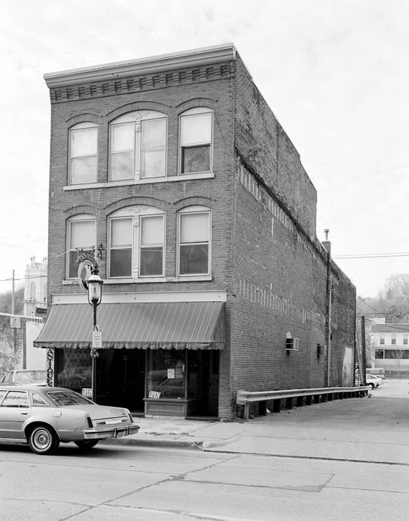 Historic Photo : Dubuque Commercial & Industrial Buildings, Dubuque, Dubuque County, IA 64 Photograph