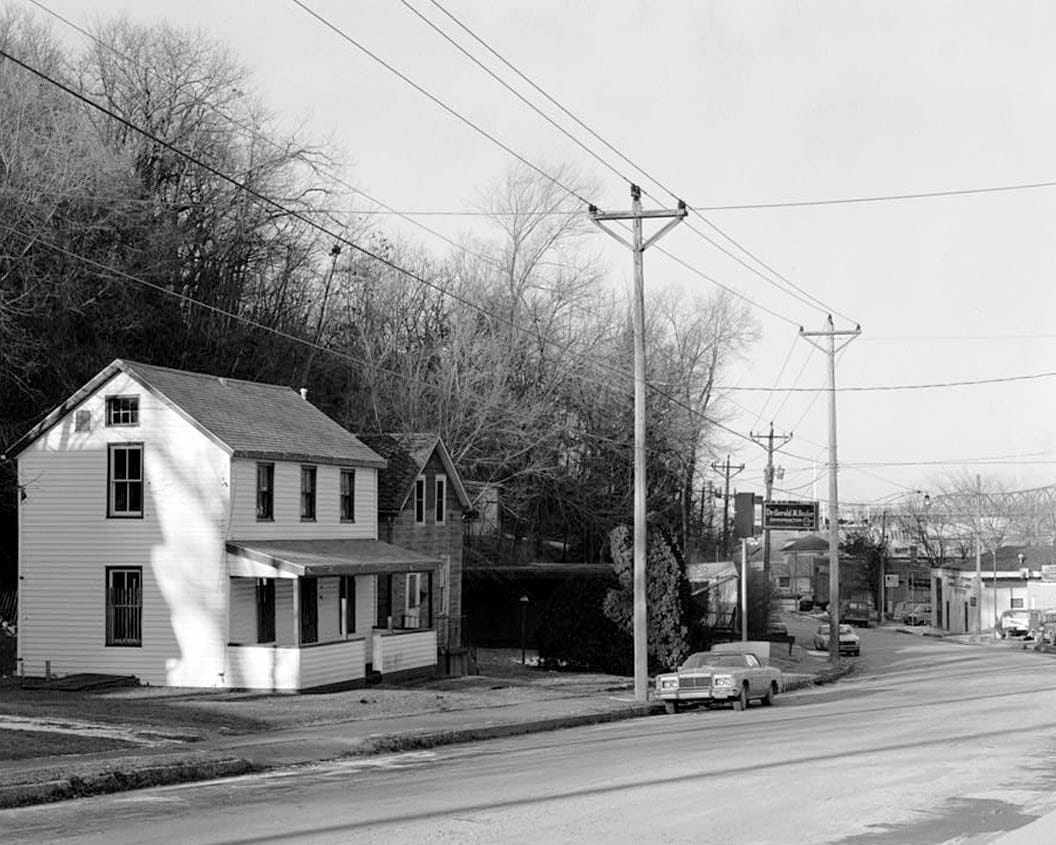 Historic Photo : Workingmen's Houses, Locust, South Locust & Dodge Streets & Southern Avenue, Dubuque, Dubuque County, IA 24 Photograph