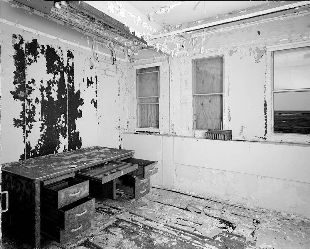 Historic Photo : POW-3 Distant Early Warning Line Station, Bullen Point, Prudhoe Bay, North Slope Borough, AK 35 Photograph