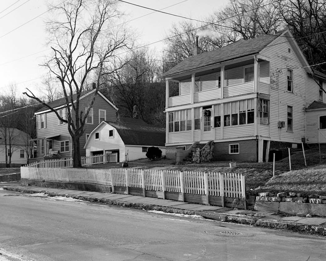 Historic Photo : Workingmen's Houses, Locust, South Locust & Dodge Streets & Southern Avenue, Dubuque, Dubuque County, IA 28 Photograph