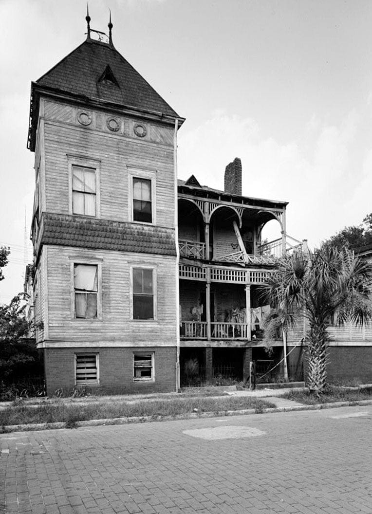 Historic Photo : Savannah Victorian Historic District, Bounded by Gwinnett, East Broad, West Broad Street & Anderson Lane, Savannah, Chatham County, GA 106 Photograph