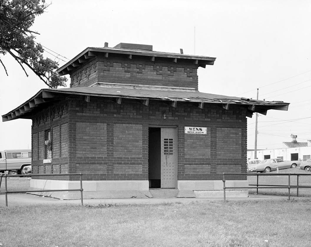 Historic Photo : Waterloo Water Works, Well House 4, Fairview & Lafayette Avenue, Waterloo, Black Hawk County, IA 4 Photograph