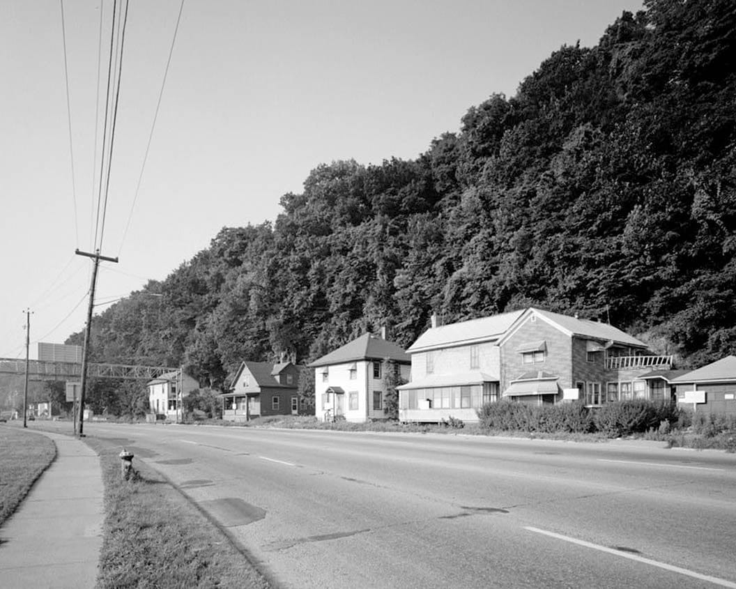 Historic Photo : Workingmen's Houses, Locust, South Locust & Dodge Streets & Southern Avenue, Dubuque, Dubuque County, IA 25 Photograph