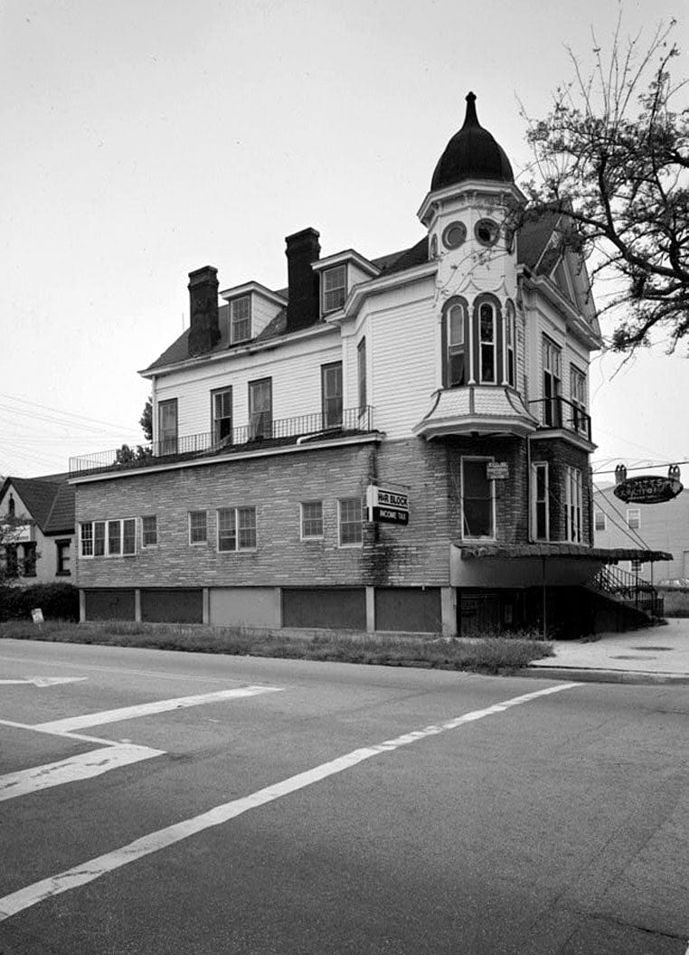 Historic Photo : Savannah Victorian Historic District, Bounded by Gwinnett, East Broad, West Broad Street & Anderson Lane, Savannah, Chatham County, GA 122 Photograph