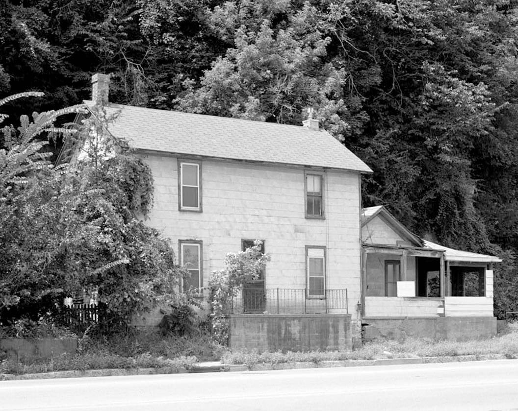 Historic Photo : Workingmen's Houses, Michael Mahony House, 235 South Locust Street, Dubuque, Dubuque County, IA 1 Photograph