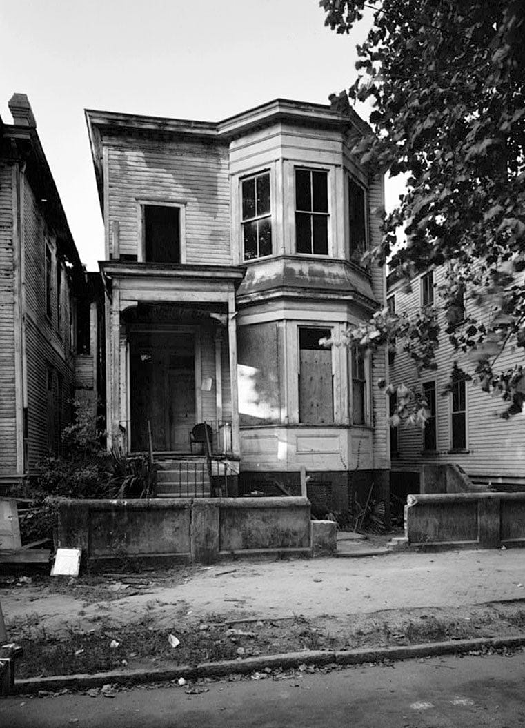 Historic Photo : Savannah Victorian Historic District, Bounded by Gwinnett, East Broad, West Broad Street & Anderson Lane, Savannah, Chatham County, GA 123 Photograph