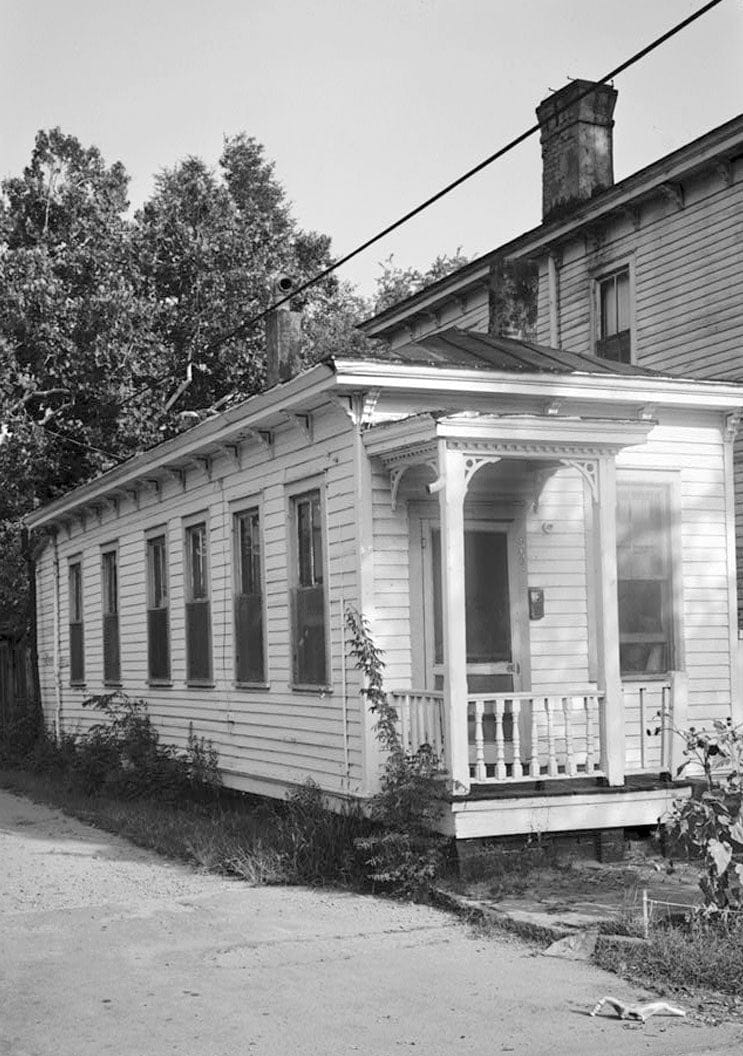 Historic Photo : Savannah Victorian Historic District, Bounded by Gwinnett, East Broad, West Broad Street & Anderson Lane, Savannah, Chatham County, GA 124 Photograph