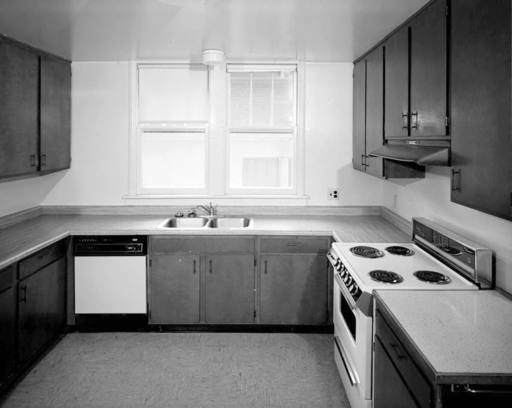 Historic Photo : Winehaven, Elongated Three-Bedroom-Plan Residence, Point Molate Naval Fuel Depot, Richmond, Contra Costa County, CA 5 Photograph